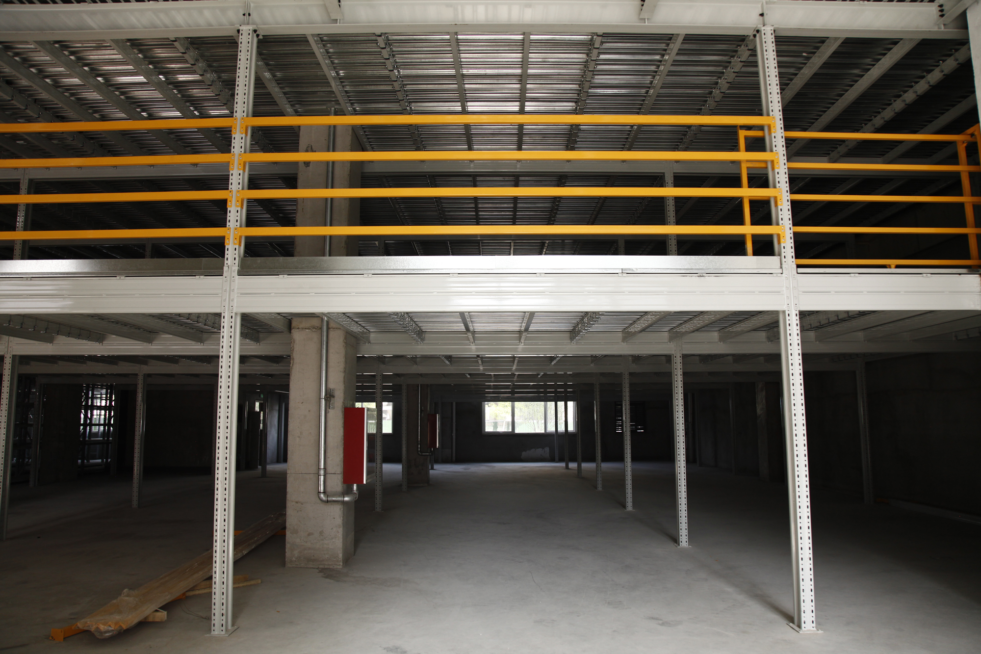 电子元器件行业仓储方案---阁楼货架