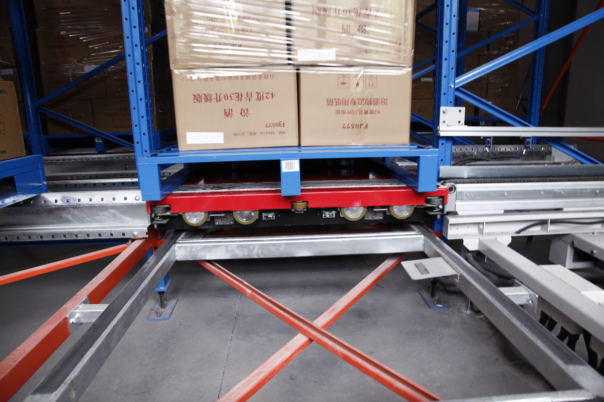 白酒行业仓储新宠---四向式穿梭车